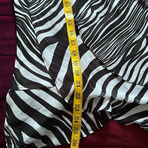 Worthington Zebra Print Fringe Short Sleeve Shirt Flowy Black White Medium - Picture 11 of 11